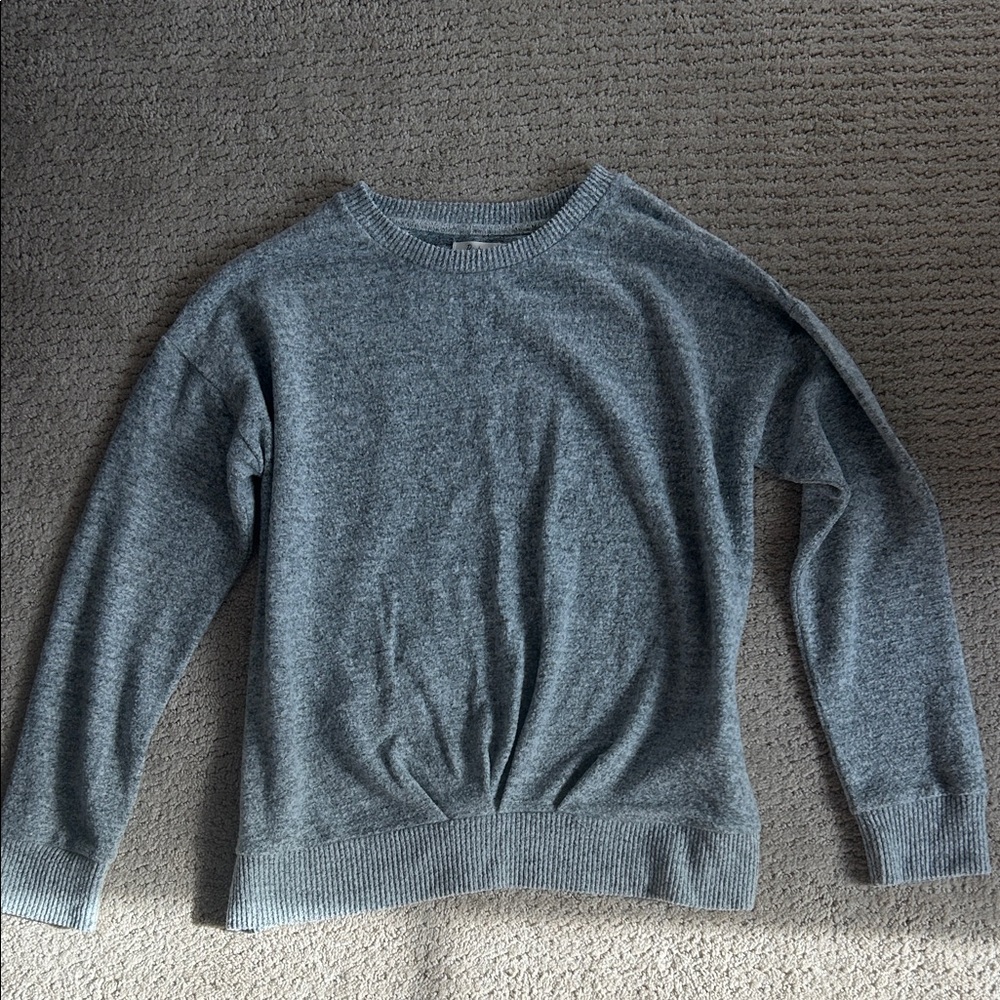Classic Women's Crewneck Sweater in Heather Gray